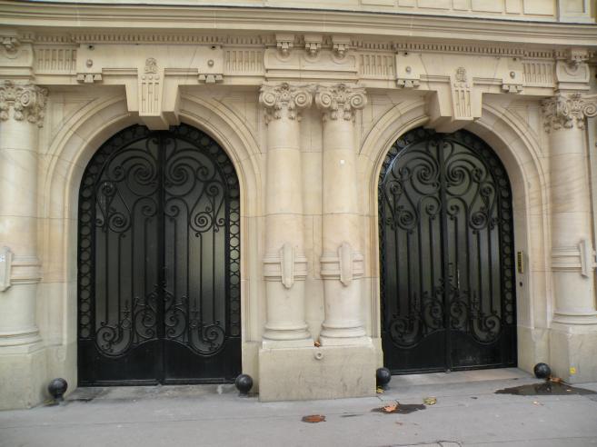  belles entrées d'immeuble en pierre de taille, 39 rue Jussieu 